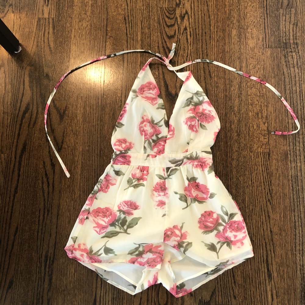 Super cute Tobi floral romper